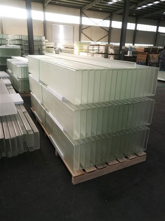 Yarı saydam temperli u profilli cam